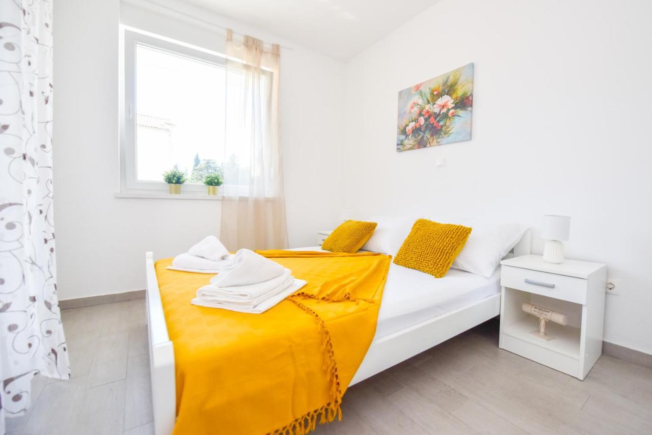 Apartments Yoko โนวาลยา ภายนอก รูปภาพ